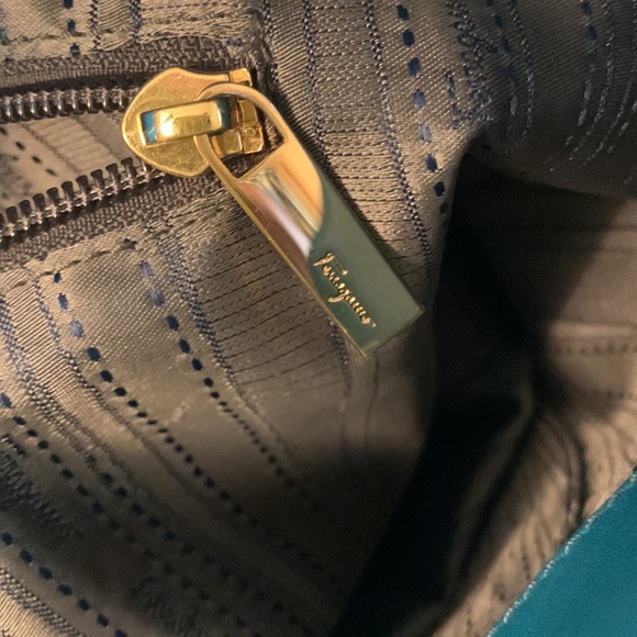 Salvatore Ferragamo patent leather tote bag - Picture 5 of 12